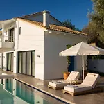 Villa Katerina-stylish 4 Bedroom With Sea View