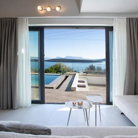 Villa Katerina-stylish 4 Bedroom With Sea View Nidhrion