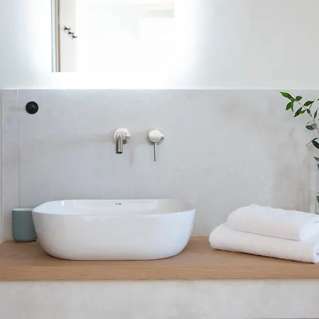 Katerina-stylish 4 Bedroom With Sea View 빌라 니드리