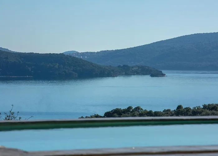 Katerina-stylish 4 Bedroom With Sea View 빌라 니드리